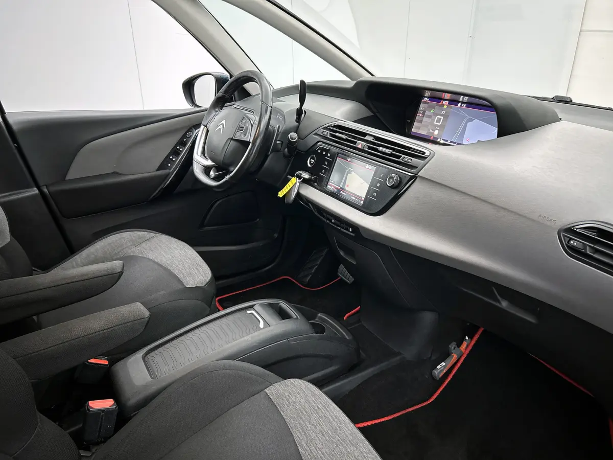 7Pers. 1.2 131PK Automaat Business (Distributie bij155Dkm vv. )  Navigatie / Cruise ctr. / Trekhaak / Airco-climate / Apple Carplay / Apk nieuw