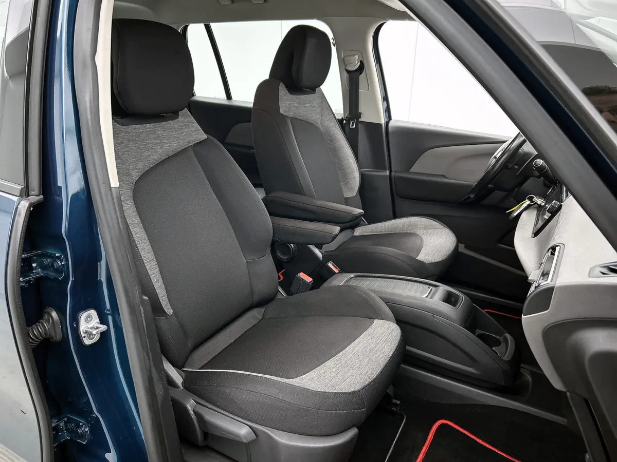 7Pers. 1.2 131PK Automaat Business (Distributie bij155Dkm vv. )  Navigatie / Cruise ctr. / Trekhaak / Airco-climate / Apple Carplay / Apk nieuw