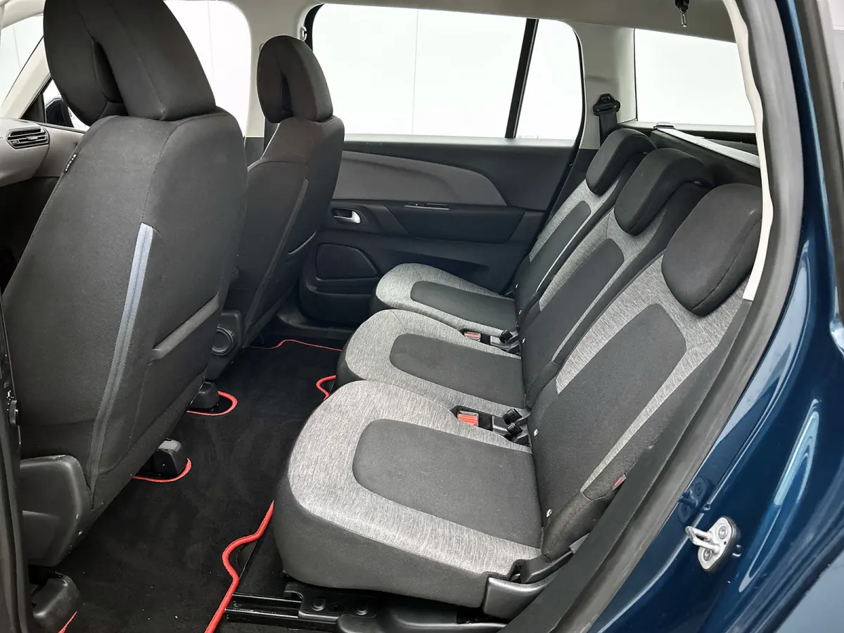 7Pers. 1.2 131PK Automaat Business (Distributie bij155Dkm vv. )  Navigatie / Cruise ctr. / Trekhaak / Airco-climate / Apple Carplay / Apk nieuw