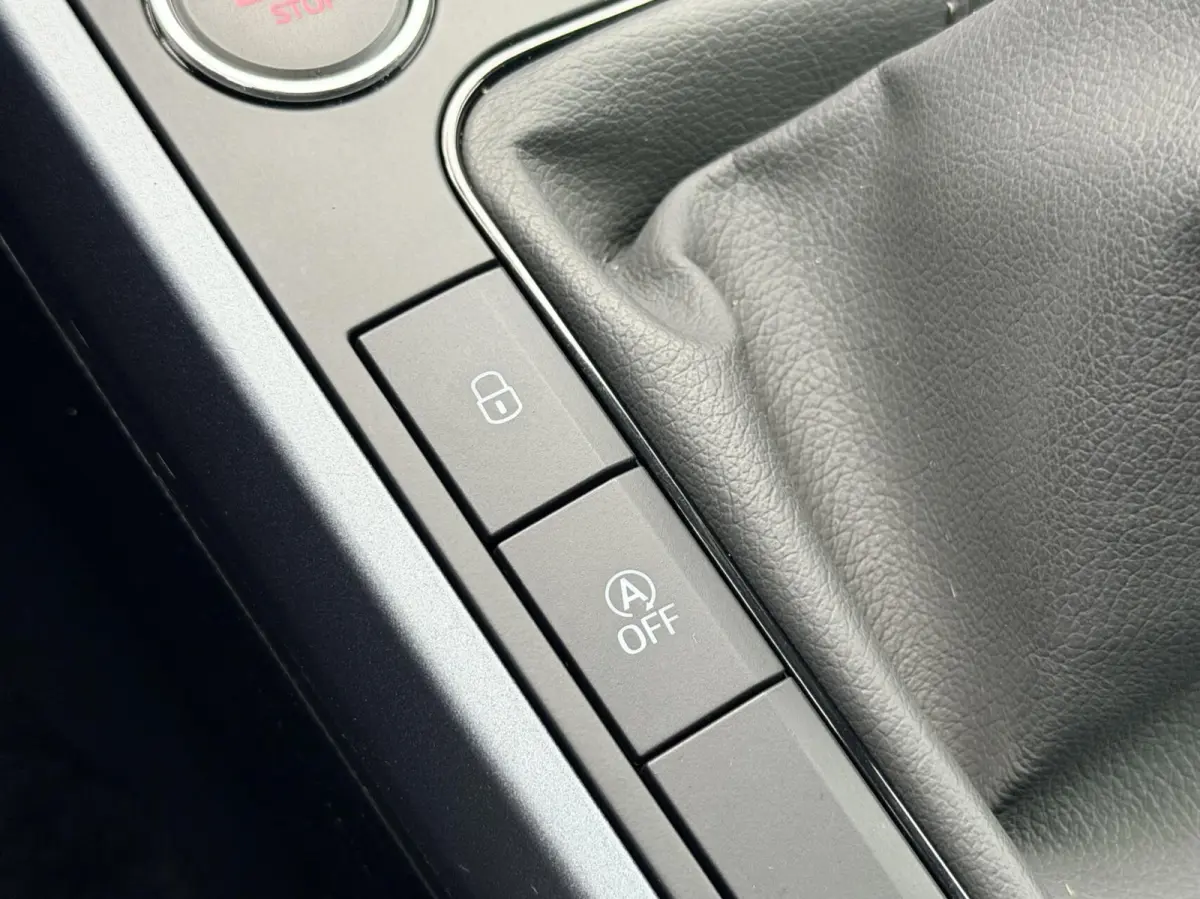 1.0 TSI Style Business Intense Plus| Camara | Keyless | Clima | Leder / Alcantara | NL Auto