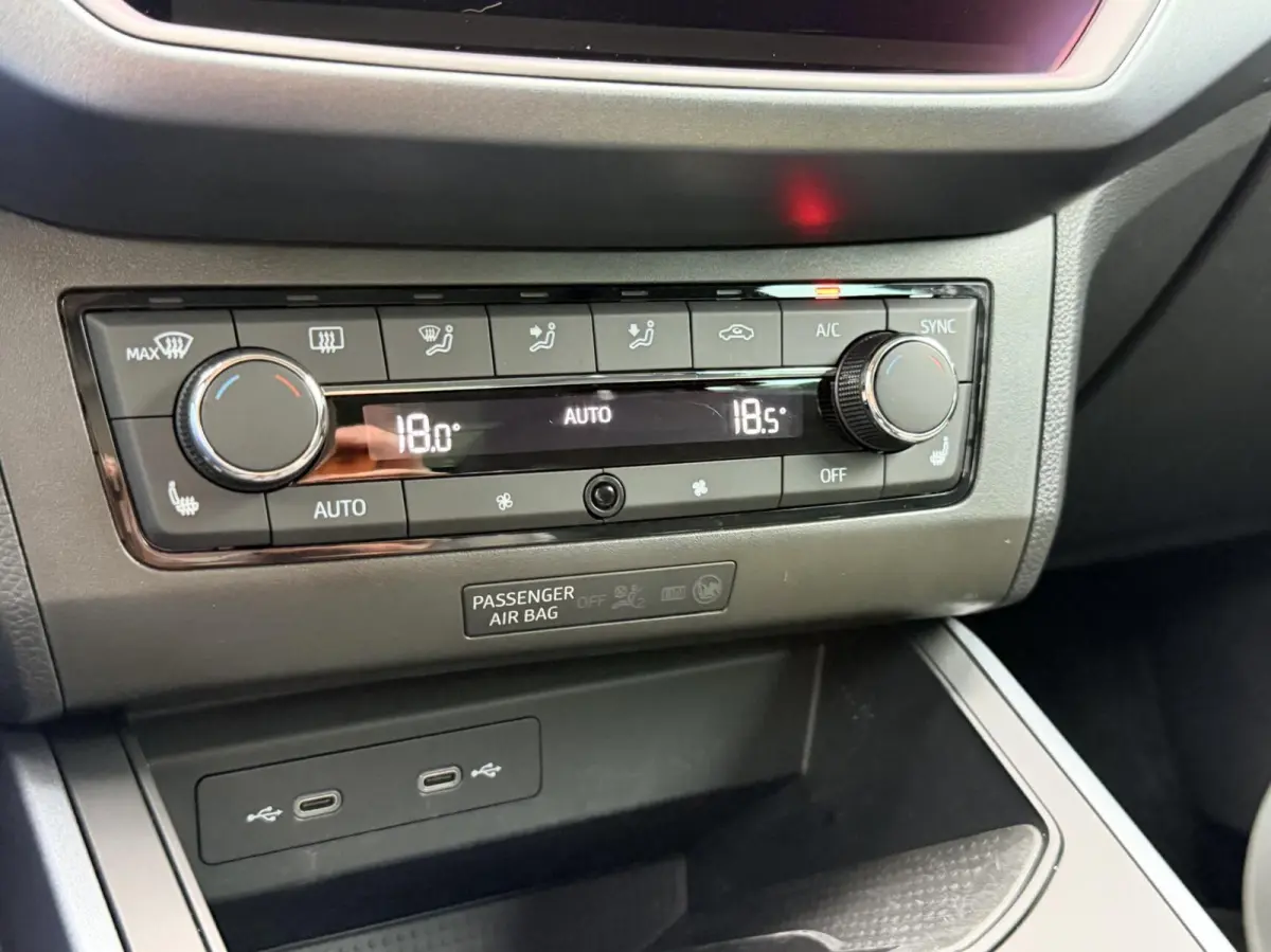 1.0 TSI Style Business Intense Plus| Camara | Keyless | Clima | Leder / Alcantara | NL Auto