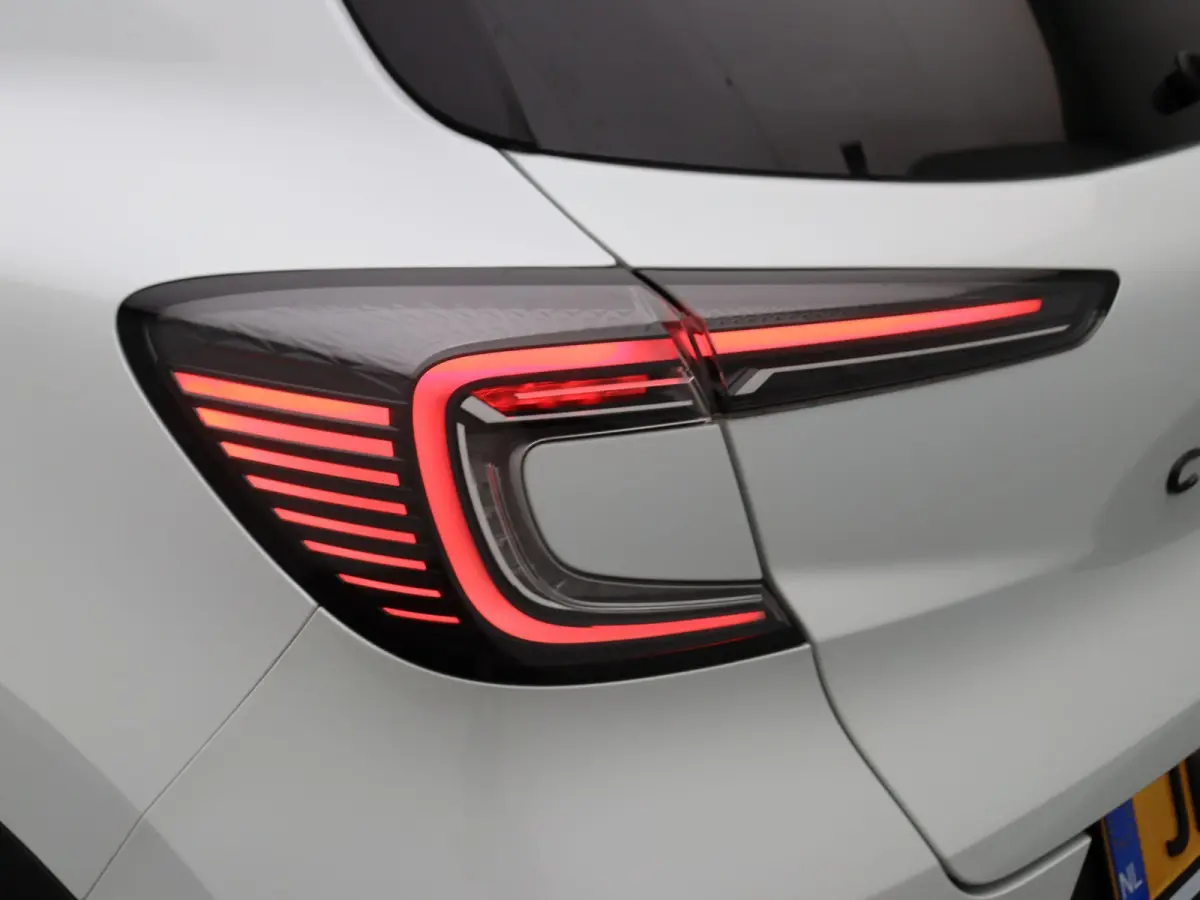 E-Tech full hybrid 160pk esprit Alpine | Elektrisch verstelbare bestuurdersstoel | Stoel/Stuurverwarming | Voorruitverwarming | 360* Camera |