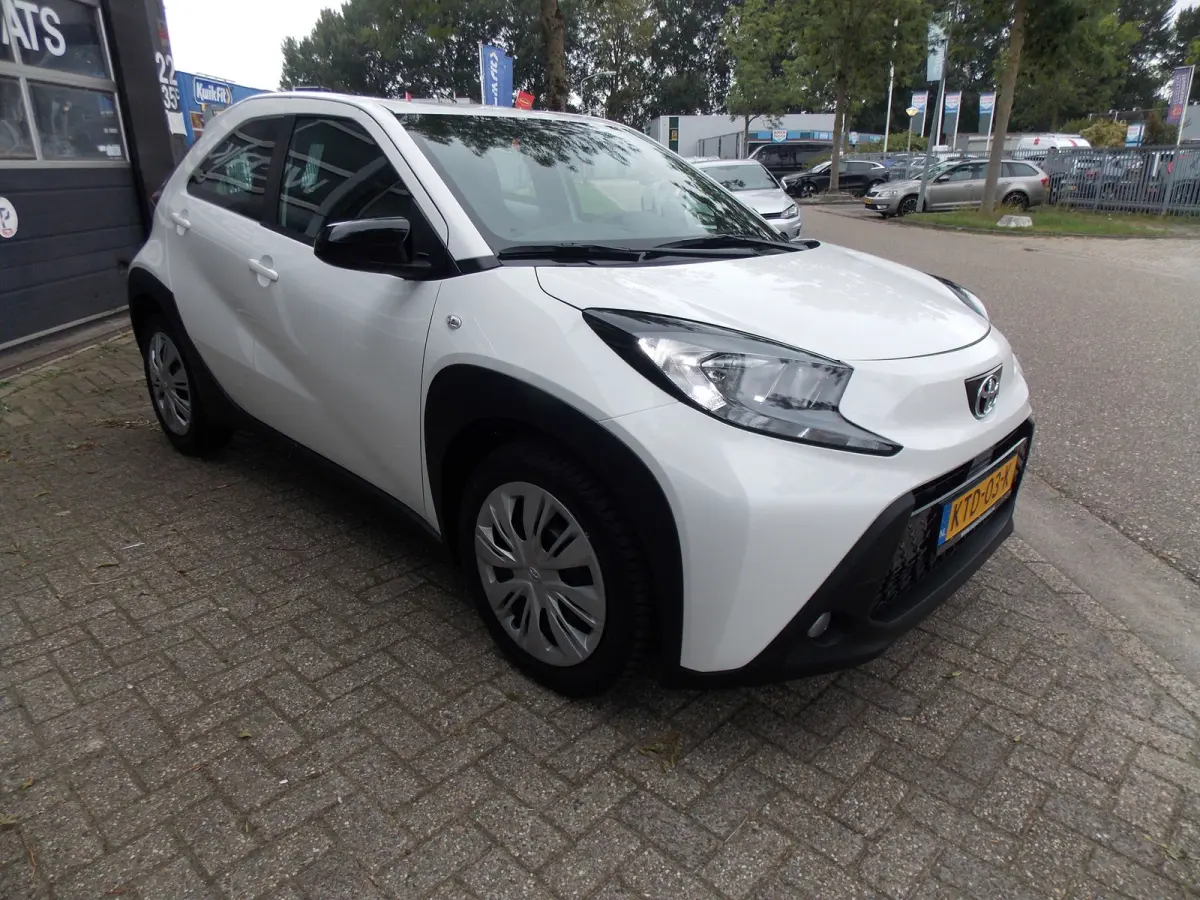 1.0 VVT-i S-CVT Play Automaat Airco Elek Pakket 5Deurs 2025bj GARANTIE