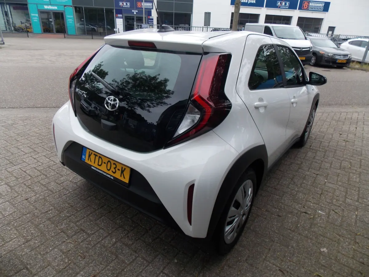 1.0 VVT-i S-CVT Play Automaat Airco Elek Pakket 5Deurs 2025bj GARANTIE