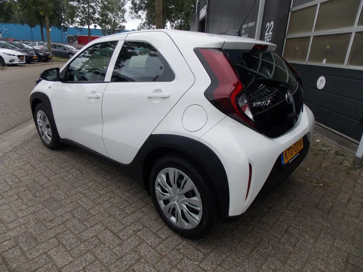 1.0 VVT-i S-CVT Play Automaat Airco Elek Pakket 5Deurs 2025bj GARANTIE