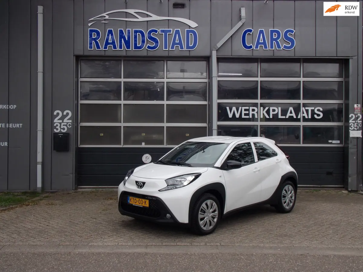1.0 VVT-i S-CVT Play Automaat Airco Elek Pakket 5Deurs 2025bj GARANTIE