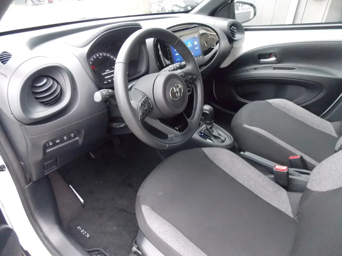 1.0 VVT-i S-CVT Play Automaat Airco Elek Pakket 5Deurs 2025bj GARANTIE