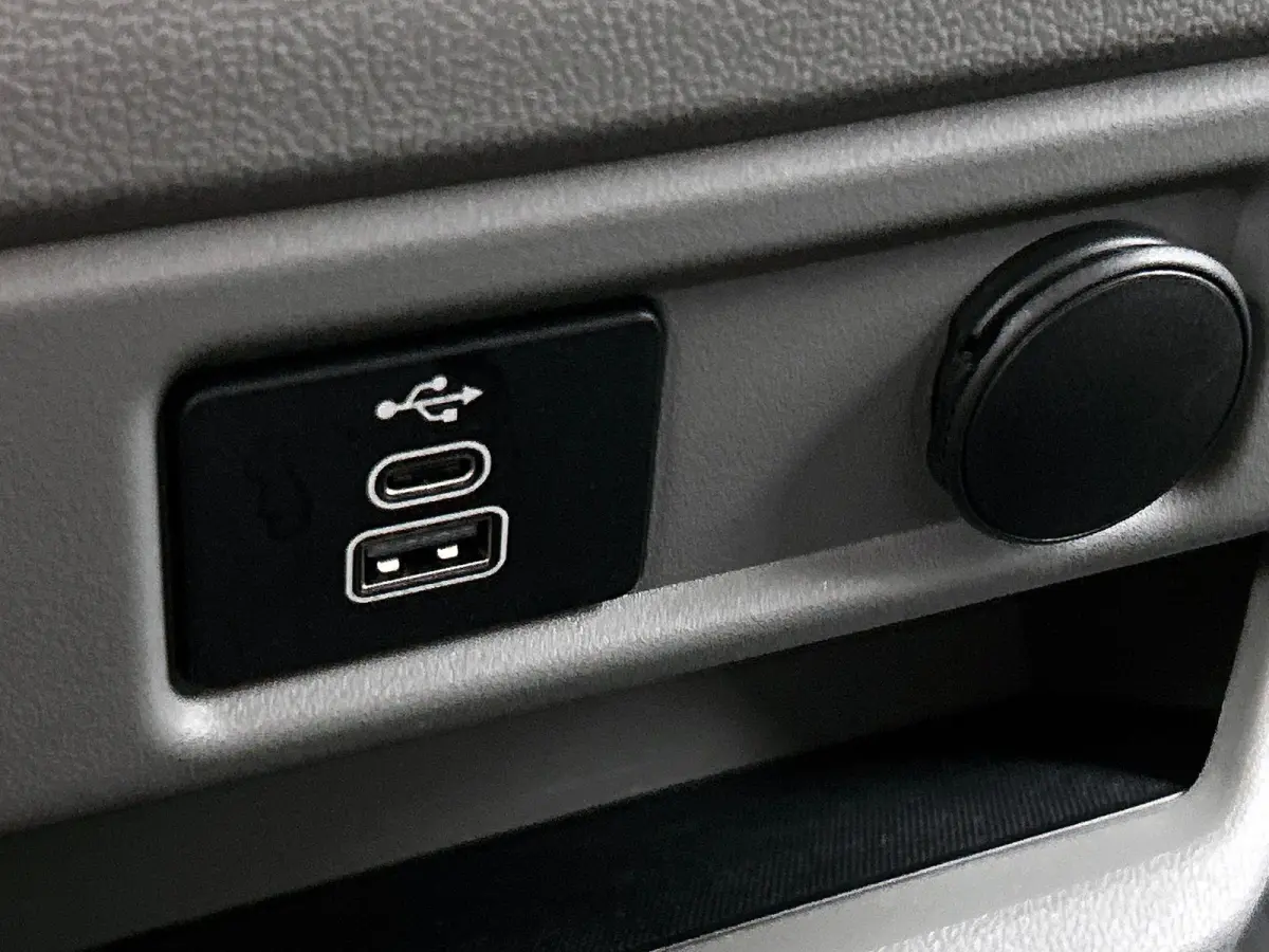 320 2.0 TDCI L2H1 Limited Automaat Airco Navigatie Cruise control Trekhaak