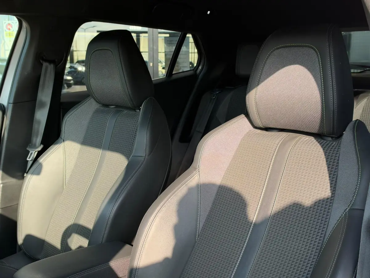 1.2 PureTech GT | 360 CAMERA | CRUISE CONTROL | DODEHOEKASSISTENT | CLIMATE CONTROL | CARPLAY |