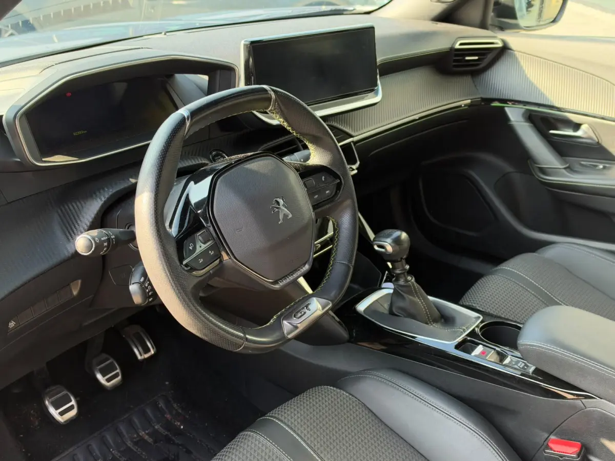 1.2 PureTech GT | 360 CAMERA | CRUISE CONTROL | DODEHOEKASSISTENT | CLIMATE CONTROL | CARPLAY |