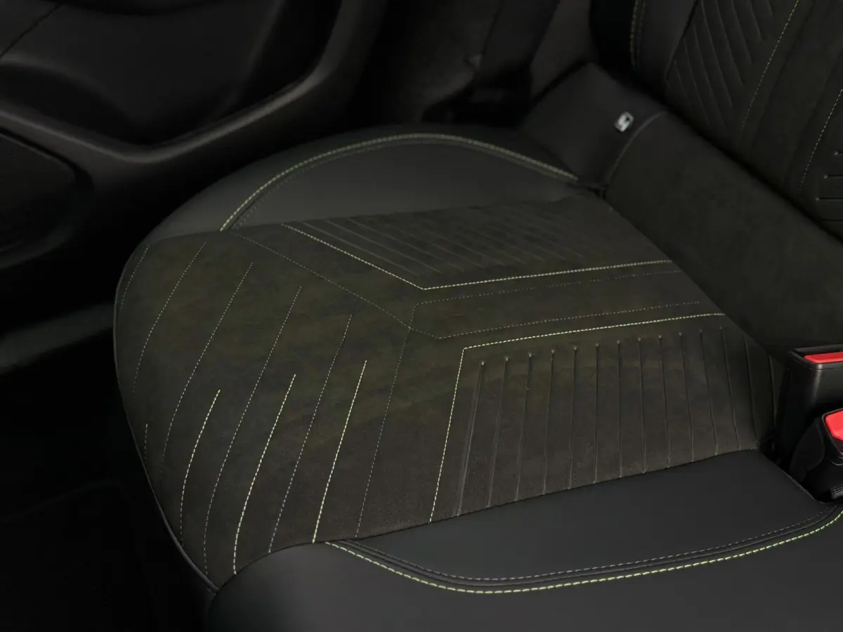 1.2 Hybrid 145PK GT | Alcantara | Dodehoekdetectie