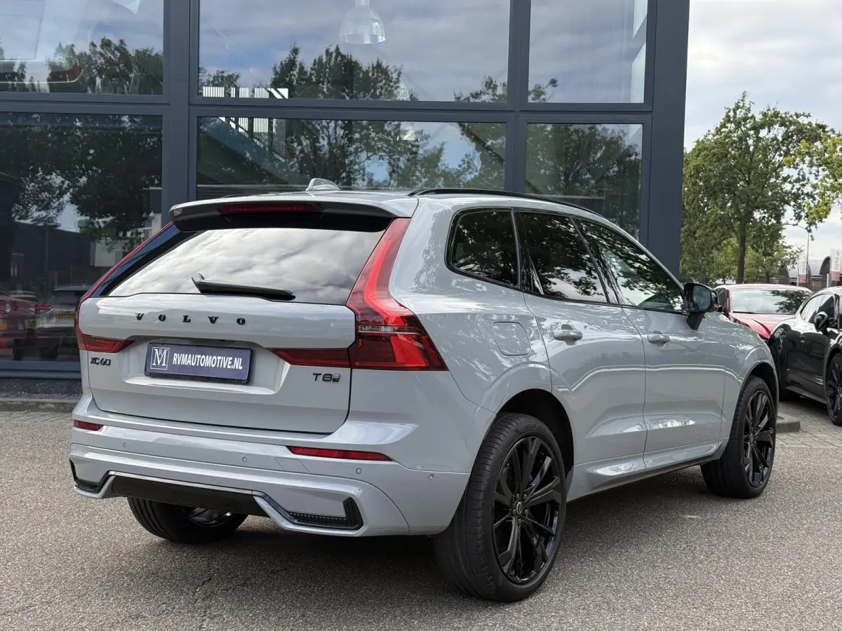 2.0 T8 Plug-in hybrid AWD Plus Black Edition VAN 58.900:,- VOOR:54.877,- UW HERFSTVOORDEEL: 4.023,-| UNIEK!| VAPOUR GREY| ELEKTRISCHE TREKHAAK| PANO| HK AUDIO| MEMORY STOELEN| HUD| 360 CAMER