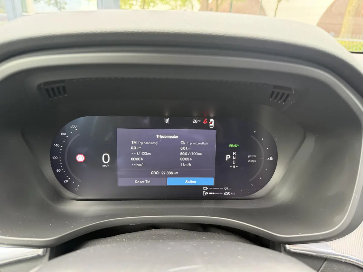 2.0 T8 Plug-in hybrid AWD Plus Black Edition VAN 58.900:,- VOOR:54.877,- UW HERFSTVOORDEEL: 4.023,-| UNIEK!| VAPOUR GREY| ELEKTRISCHE TREKHAAK| PANO| HK AUDIO| MEMORY STOELEN| HUD| 360 CAMER
