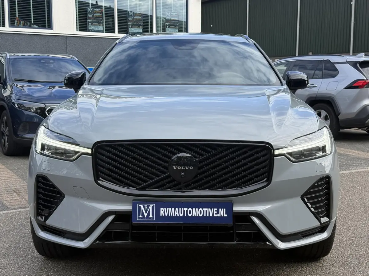2.0 T8 Plug-in hybrid AWD Plus Black Edition VAN 58.900:,- VOOR:54.877,- UW HERFSTVOORDEEL: 4.023,-| UNIEK!| VAPOUR GREY| ELEKTRISCHE TREKHAAK| PANO| HK AUDIO| MEMORY STOELEN| HUD| 360 CAMER