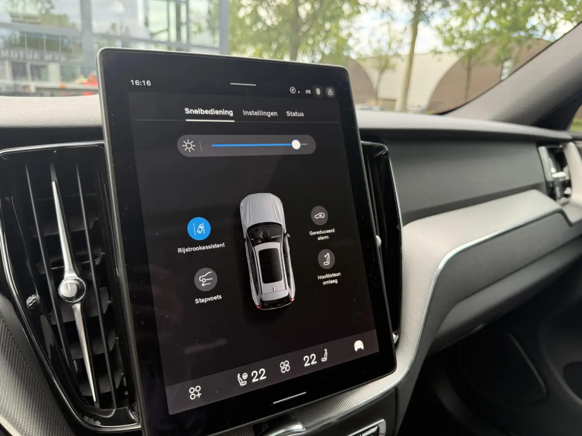 2.0 T8 Plug-in hybrid AWD Plus Black Edition VAN 58.900:,- VOOR:54.877,- UW HERFSTVOORDEEL: 4.023,-| UNIEK!| VAPOUR GREY| ELEKTRISCHE TREKHAAK| PANO| HK AUDIO| MEMORY STOELEN| HUD| 360 CAMER