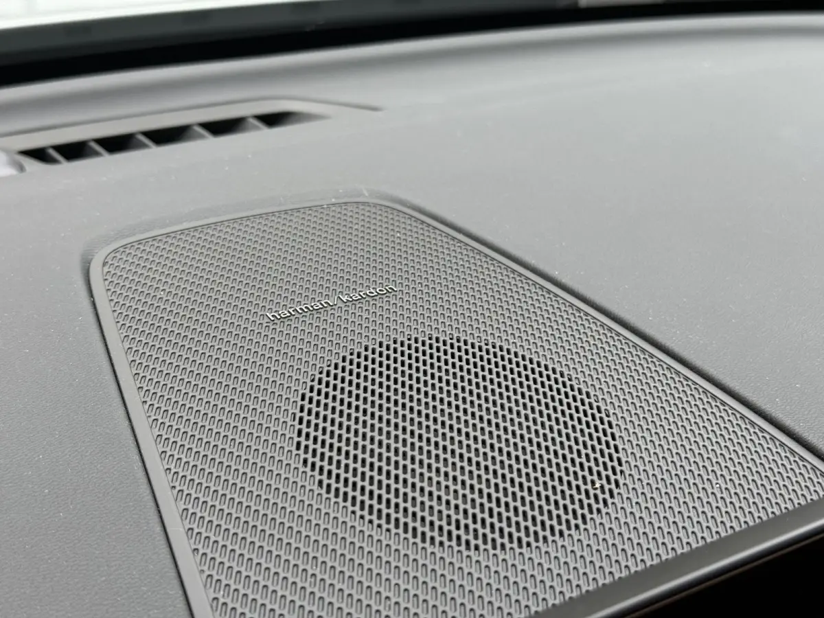 2.0 T8 Plug-in hybrid AWD Plus Black Edition VAN 58.900:,- VOOR:54.877,- UW HERFSTVOORDEEL: 4.023,-| UNIEK!| VAPOUR GREY| ELEKTRISCHE TREKHAAK| PANO| HK AUDIO| MEMORY STOELEN| HUD| 360 CAMER