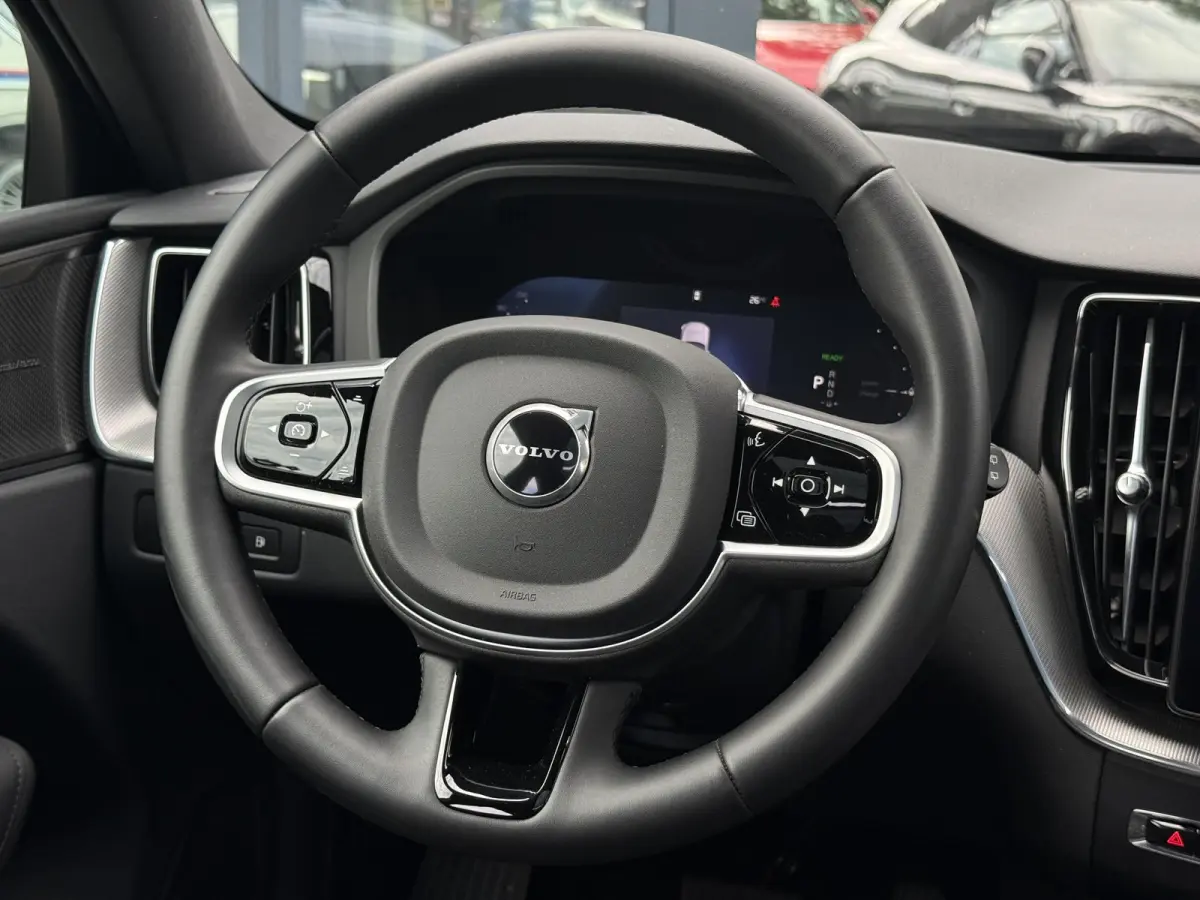 2.0 T8 Plug-in hybrid AWD Plus Black Edition VAN 58.900:,- VOOR:54.877,- UW HERFSTVOORDEEL: 4.023,-| UNIEK!| VAPOUR GREY| ELEKTRISCHE TREKHAAK| PANO| HK AUDIO| MEMORY STOELEN| HUD| 360 CAMER
