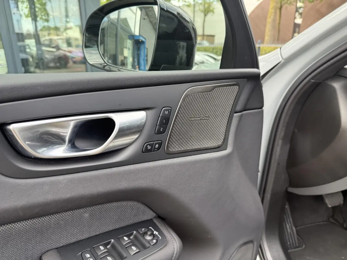 2.0 T8 Plug-in hybrid AWD Plus Black Edition VAN 58.900:,- VOOR:54.877,- UW HERFSTVOORDEEL: 4.023,-| UNIEK!| VAPOUR GREY| ELEKTRISCHE TREKHAAK| PANO| HK AUDIO| MEMORY STOELEN| HUD| 360 CAMER