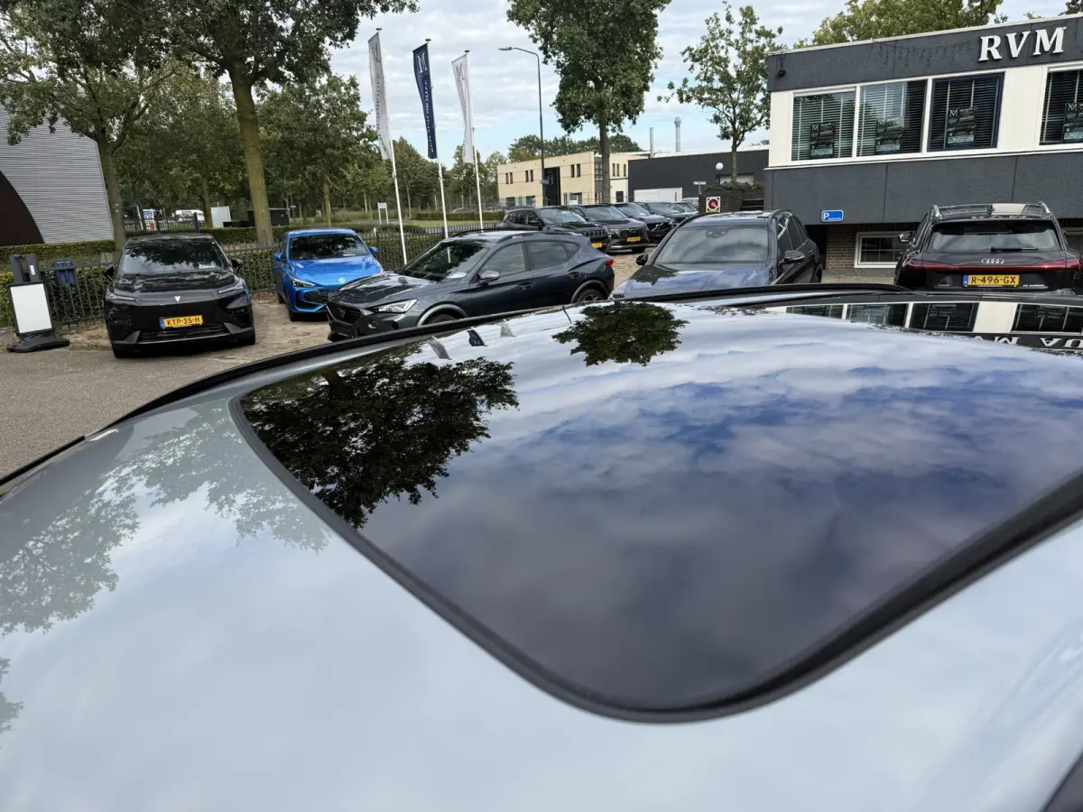 2.0 T8 Plug-in hybrid AWD Plus Black Edition VAN 58.900:,- VOOR:54.877,- UW HERFSTVOORDEEL: 4.023,-| UNIEK!| VAPOUR GREY| ELEKTRISCHE TREKHAAK| PANO| HK AUDIO| MEMORY STOELEN| HUD| 360 CAMER