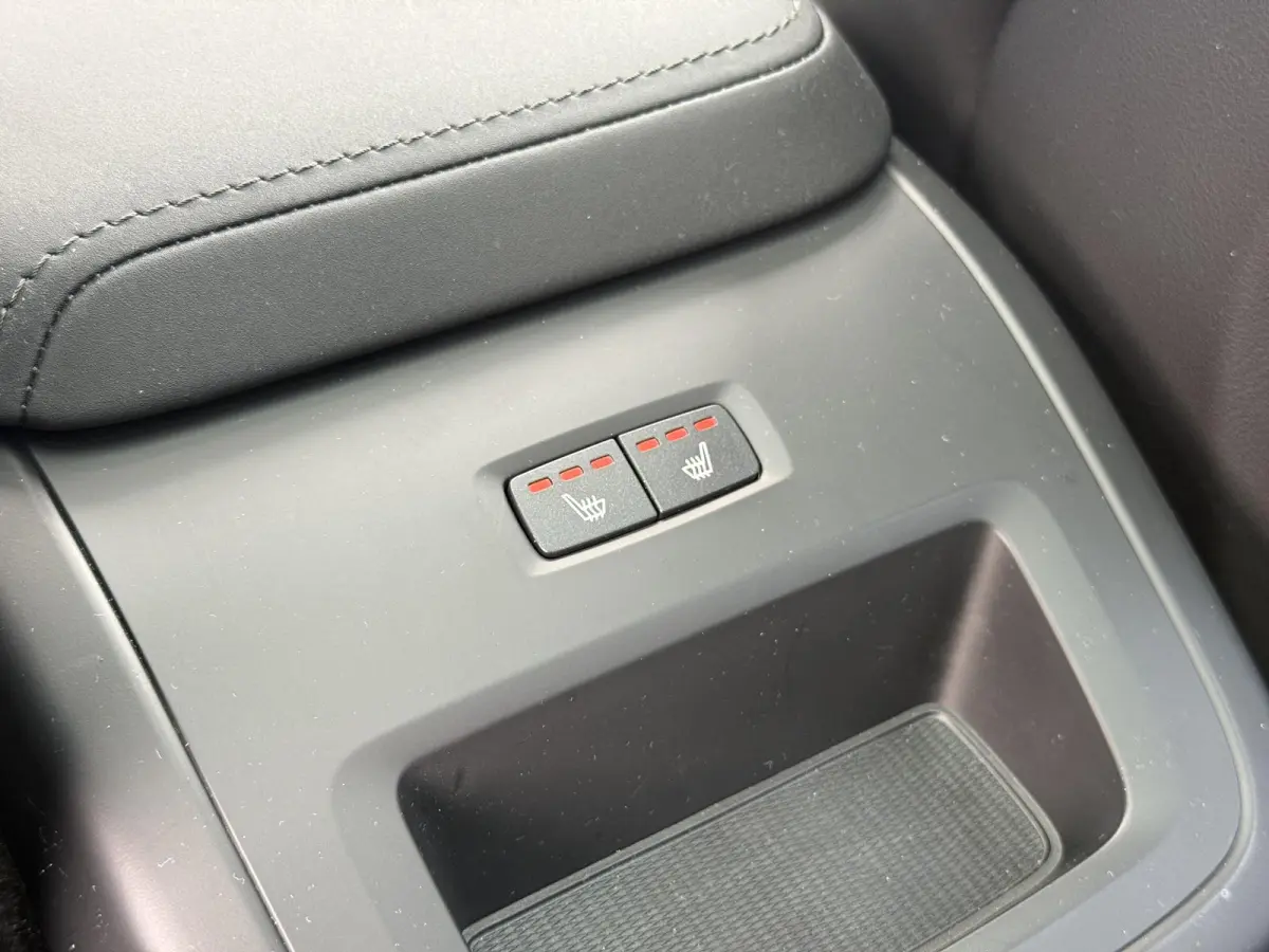 2.0 T8 Plug-in hybrid AWD Plus Black Edition VAN 58.900:,- VOOR:54.877,- UW HERFSTVOORDEEL: 4.023,-| UNIEK!| VAPOUR GREY| ELEKTRISCHE TREKHAAK| PANO| HK AUDIO| MEMORY STOELEN| HUD| 360 CAMER