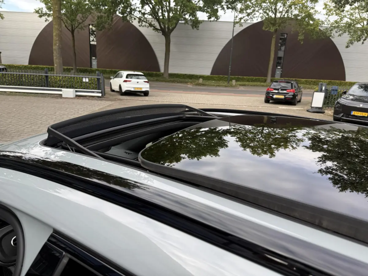 2.0 T8 Plug-in hybrid AWD Plus Black Edition VAN 58.900:,- VOOR:54.877,- UW HERFSTVOORDEEL: 4.023,-| UNIEK!| VAPOUR GREY| ELEKTRISCHE TREKHAAK| PANO| HK AUDIO| MEMORY STOELEN| HUD| 360 CAMER
