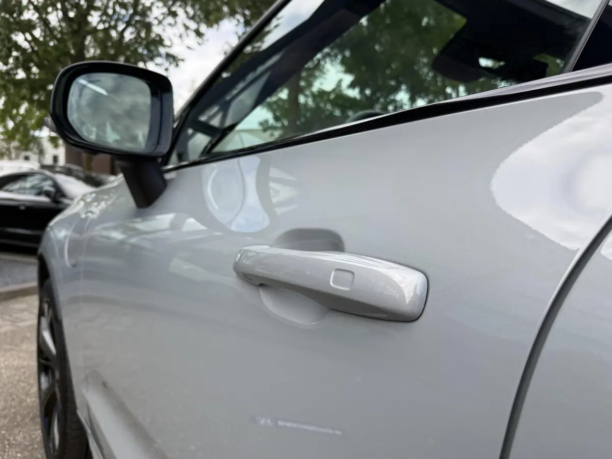2.0 T8 Plug-in hybrid AWD Plus Black Edition VAN 58.900:,- VOOR:54.877,- UW HERFSTVOORDEEL: 4.023,-| UNIEK!| VAPOUR GREY| ELEKTRISCHE TREKHAAK| PANO| HK AUDIO| MEMORY STOELEN| HUD| 360 CAMER