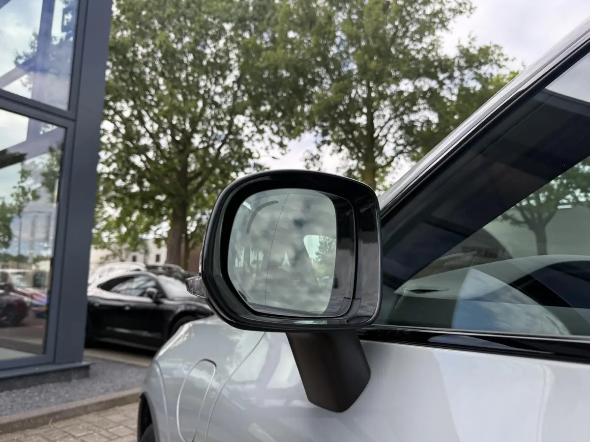 2.0 T8 Plug-in hybrid AWD Plus Black Edition VAN 58.900:,- VOOR:54.877,- UW HERFSTVOORDEEL: 4.023,-| UNIEK!| VAPOUR GREY| ELEKTRISCHE TREKHAAK| PANO| HK AUDIO| MEMORY STOELEN| HUD| 360 CAMER