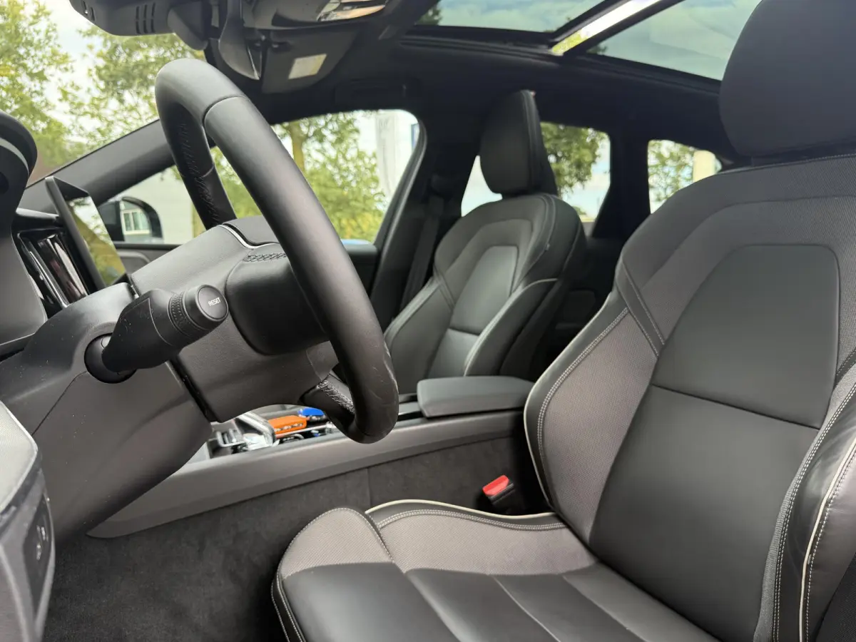 2.0 T8 Plug-in hybrid AWD Plus Black Edition VAN 58.900:,- VOOR:54.877,- UW HERFSTVOORDEEL: 4.023,-| UNIEK!| VAPOUR GREY| ELEKTRISCHE TREKHAAK| PANO| HK AUDIO| MEMORY STOELEN| HUD| 360 CAMER
