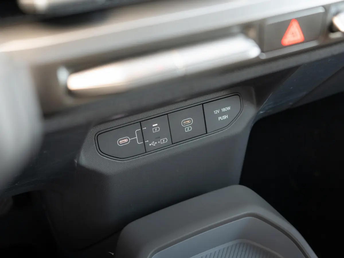 Plus Advanced 81.4 kWh | Panorama Schuifkantel dak | elektr. achterklep | Leder | Stoel & stuurverwarming l SOH 99%