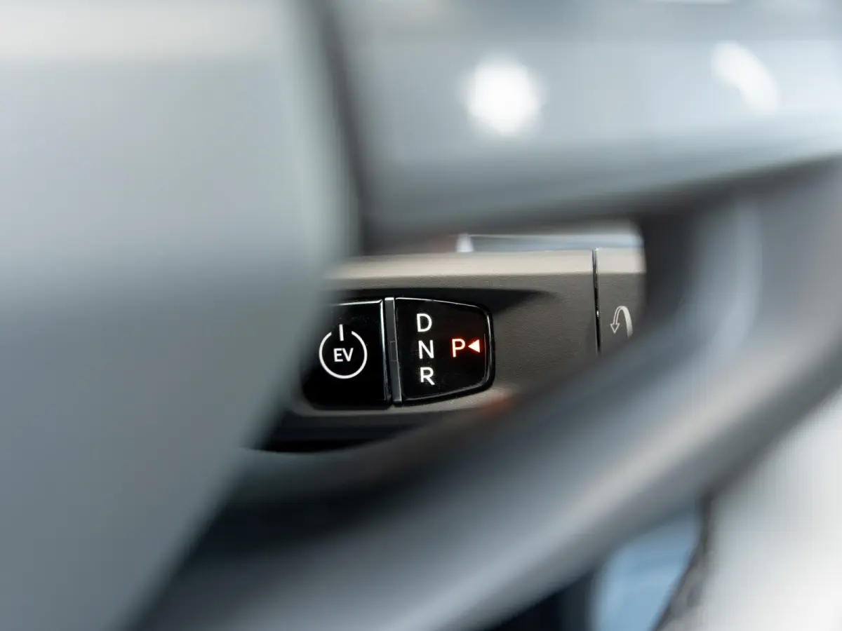 Plus Advanced 81.4 kWh | Panorama Schuifkantel dak | elektr. achterklep | Leder | Stoel & stuurverwarming l SOH 99%