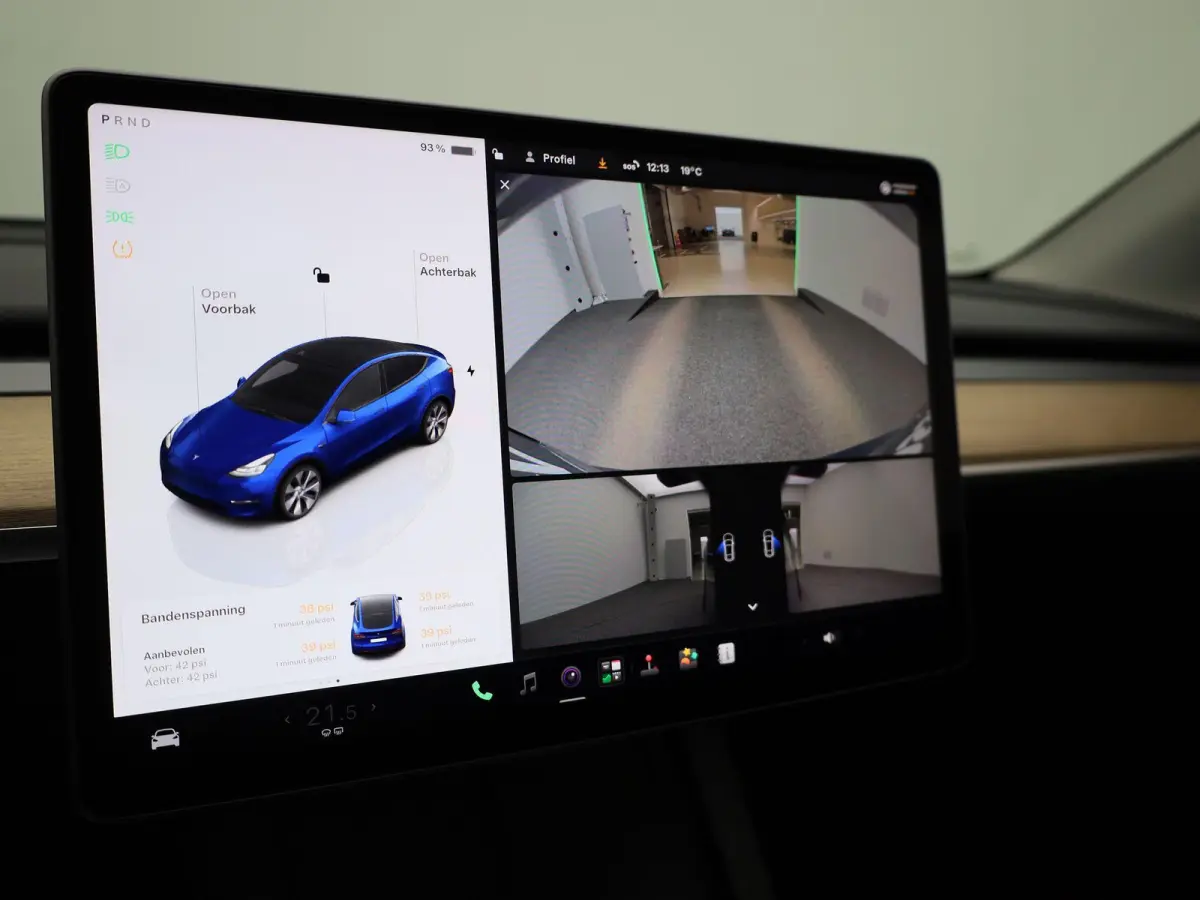 LONG RANGE AWD 75 KWH | PANORAMADAK | ELEKTRISCHE KOFFERKELP | LEDEREN BEKLEDING | STOELVERWARMING | STUURWIELVERWARMING | PARKEERSENSOREN VOOR + ACHTER | CAMERA | 12 MAANDEN BOVAG GARANTIE 