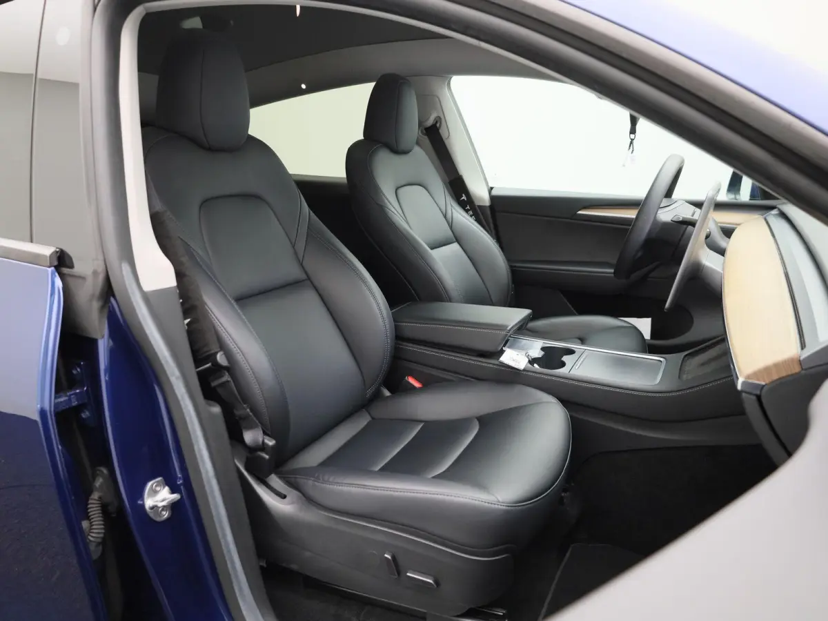 LONG RANGE AWD 75 KWH | PANORAMADAK | ELEKTRISCHE KOFFERKELP | LEDEREN BEKLEDING | STOELVERWARMING | STUURWIELVERWARMING | PARKEERSENSOREN VOOR + ACHTER | CAMERA | 12 MAANDEN BOVAG GARANTIE 