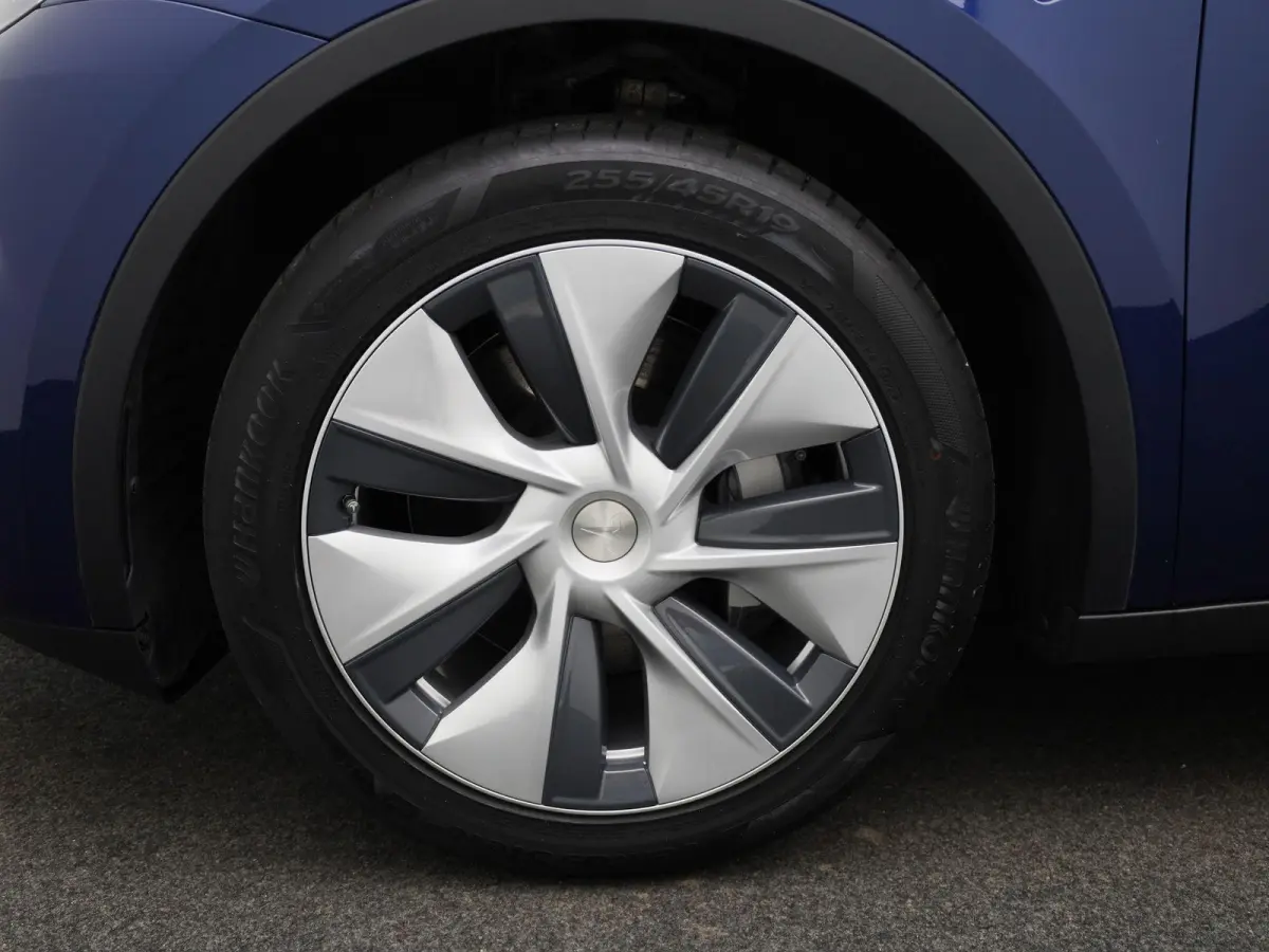 LONG RANGE AWD 75 KWH | PANORAMADAK | ELEKTRISCHE KOFFERKELP | LEDEREN BEKLEDING | STOELVERWARMING | STUURWIELVERWARMING | PARKEERSENSOREN VOOR + ACHTER | CAMERA | 12 MAANDEN BOVAG GARANTIE 