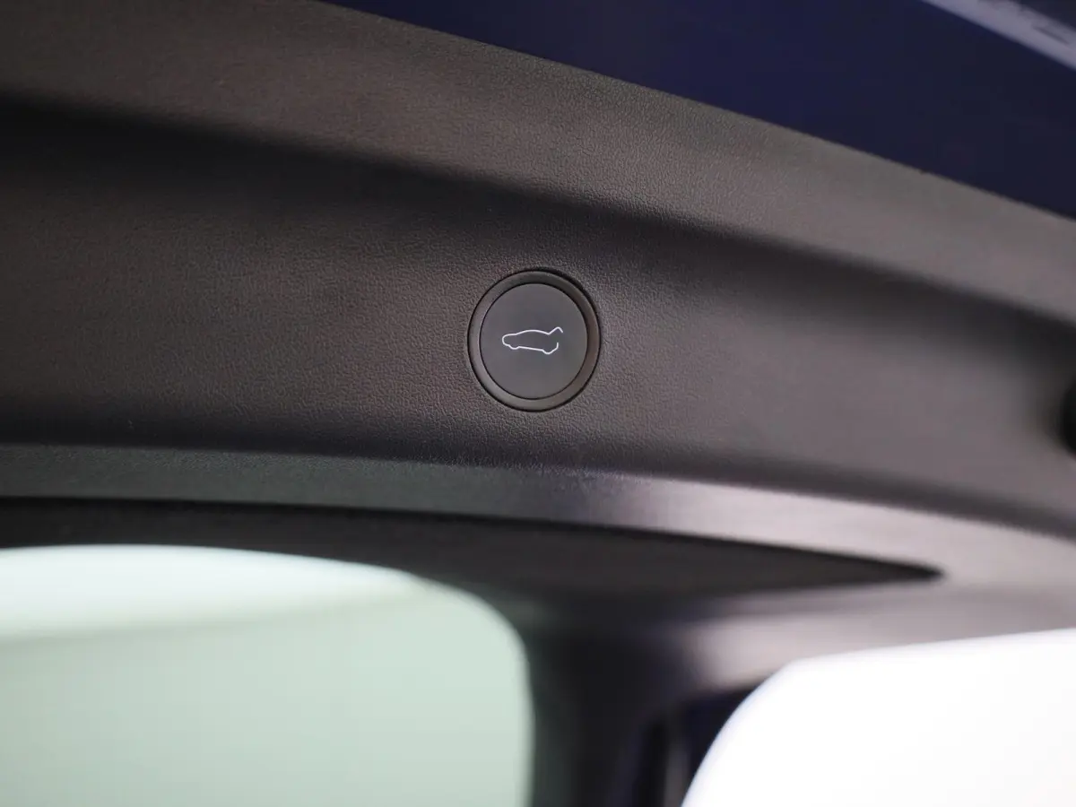 LONG RANGE AWD 75 KWH | PANORAMADAK | ELEKTRISCHE KOFFERKELP | LEDEREN BEKLEDING | STOELVERWARMING | STUURWIELVERWARMING | PARKEERSENSOREN VOOR + ACHTER | CAMERA | 12 MAANDEN BOVAG GARANTIE 