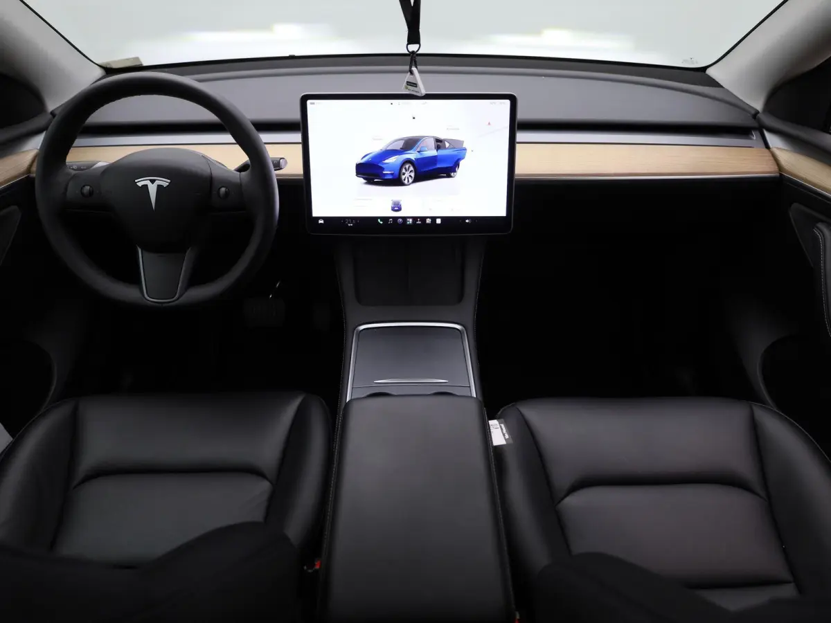 LONG RANGE AWD 75 KWH | PANORAMADAK | ELEKTRISCHE KOFFERKELP | LEDEREN BEKLEDING | STOELVERWARMING | STUURWIELVERWARMING | PARKEERSENSOREN VOOR + ACHTER | CAMERA | 12 MAANDEN BOVAG GARANTIE 