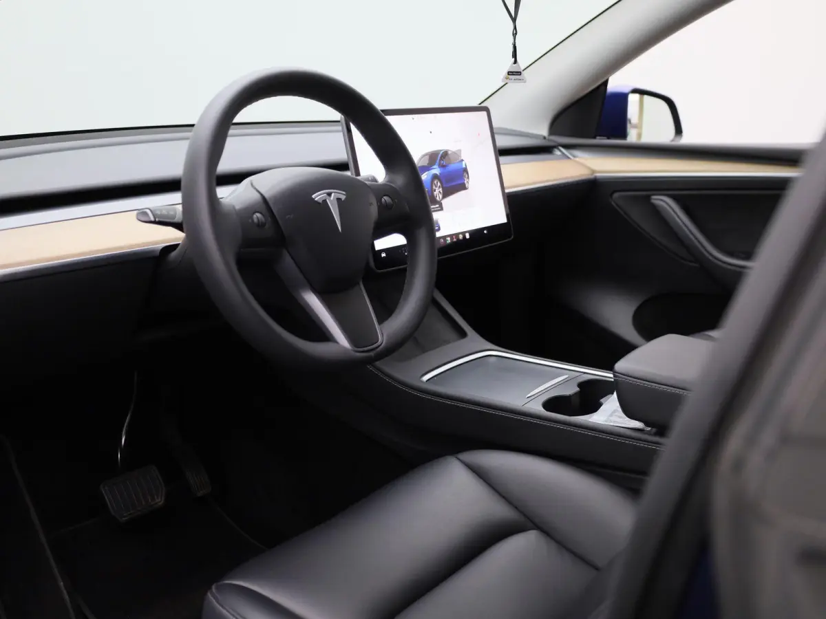 LONG RANGE AWD 75 KWH | PANORAMADAK | ELEKTRISCHE KOFFERKELP | LEDEREN BEKLEDING | STOELVERWARMING | STUURWIELVERWARMING | PARKEERSENSOREN VOOR + ACHTER | CAMERA | 12 MAANDEN BOVAG GARANTIE 