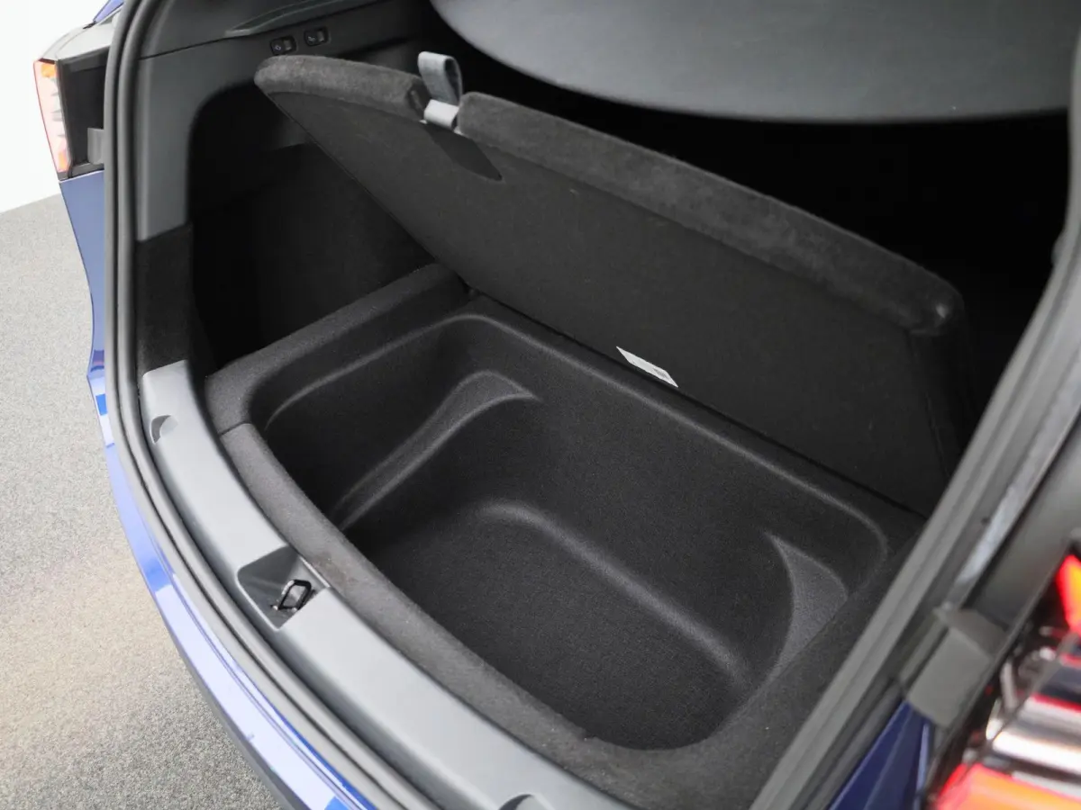 LONG RANGE AWD 75 KWH | PANORAMADAK | ELEKTRISCHE KOFFERKELP | LEDEREN BEKLEDING | STOELVERWARMING | STUURWIELVERWARMING | PARKEERSENSOREN VOOR + ACHTER | CAMERA | 12 MAANDEN BOVAG GARANTIE 