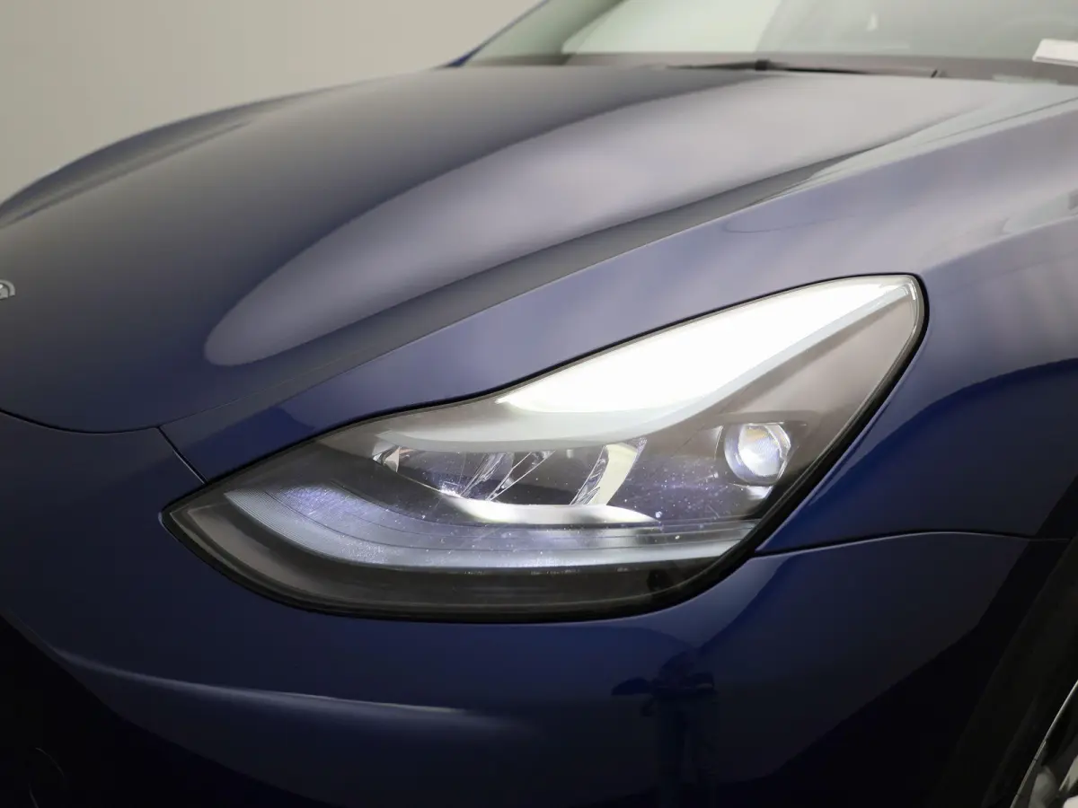LONG RANGE AWD 75 KWH | PANORAMADAK | ELEKTRISCHE KOFFERKELP | LEDEREN BEKLEDING | STOELVERWARMING | STUURWIELVERWARMING | PARKEERSENSOREN VOOR + ACHTER | CAMERA | 12 MAANDEN BOVAG GARANTIE 
