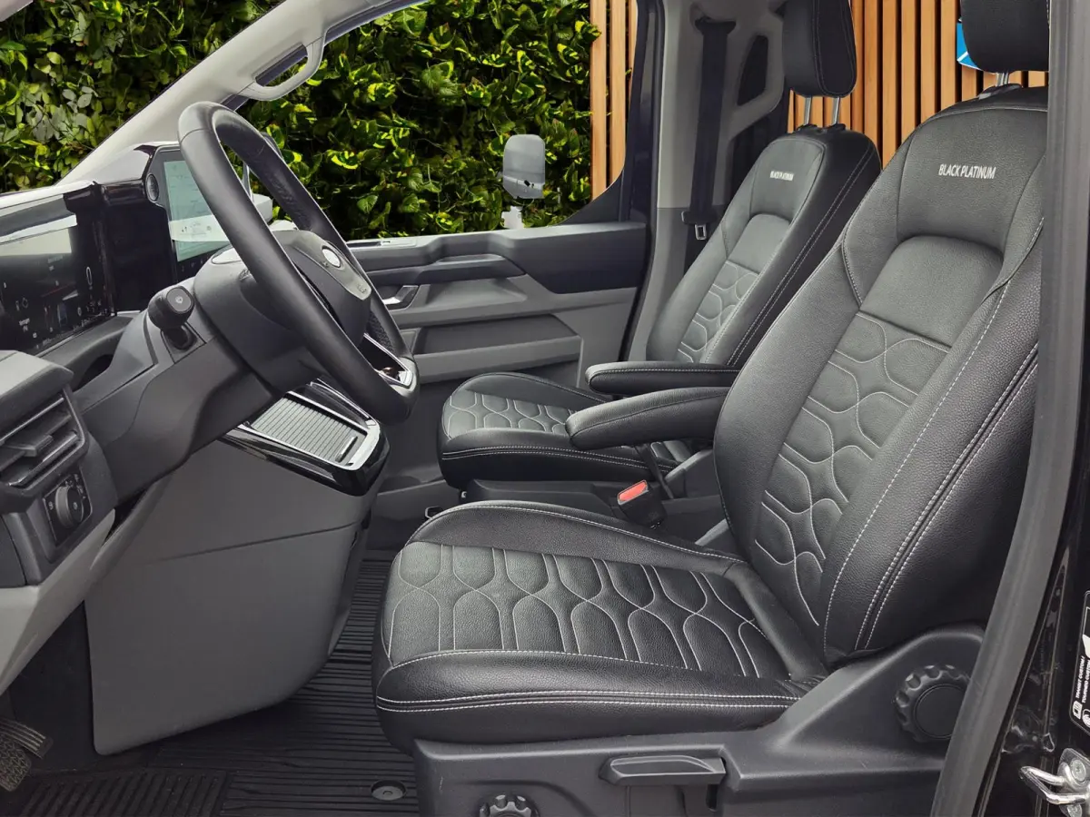 320 2.5 PHEV L2H1 Limited Black Platinum Dubbel Cabine 19'inch Lichtmetalen Velgen | 360. Cam | Adapt. Cruise | 5-persoons | Trekhaak | Stoelverwarming