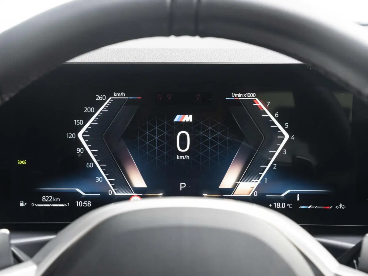 320i | M Sportpakket | Comfort Access | Panoramadak | 18 inch | Active Cruise Control | HIFI | Sportstoelen | Trekhaak