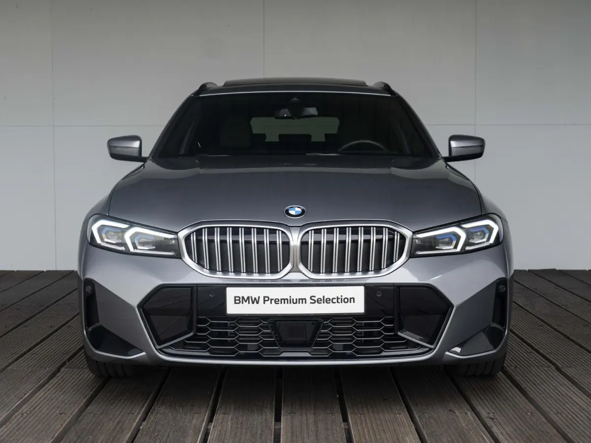 320i | M Sportpakket | Comfort Access | Panoramadak | 18 inch | Active Cruise Control | HIFI | Sportstoelen | Trekhaak