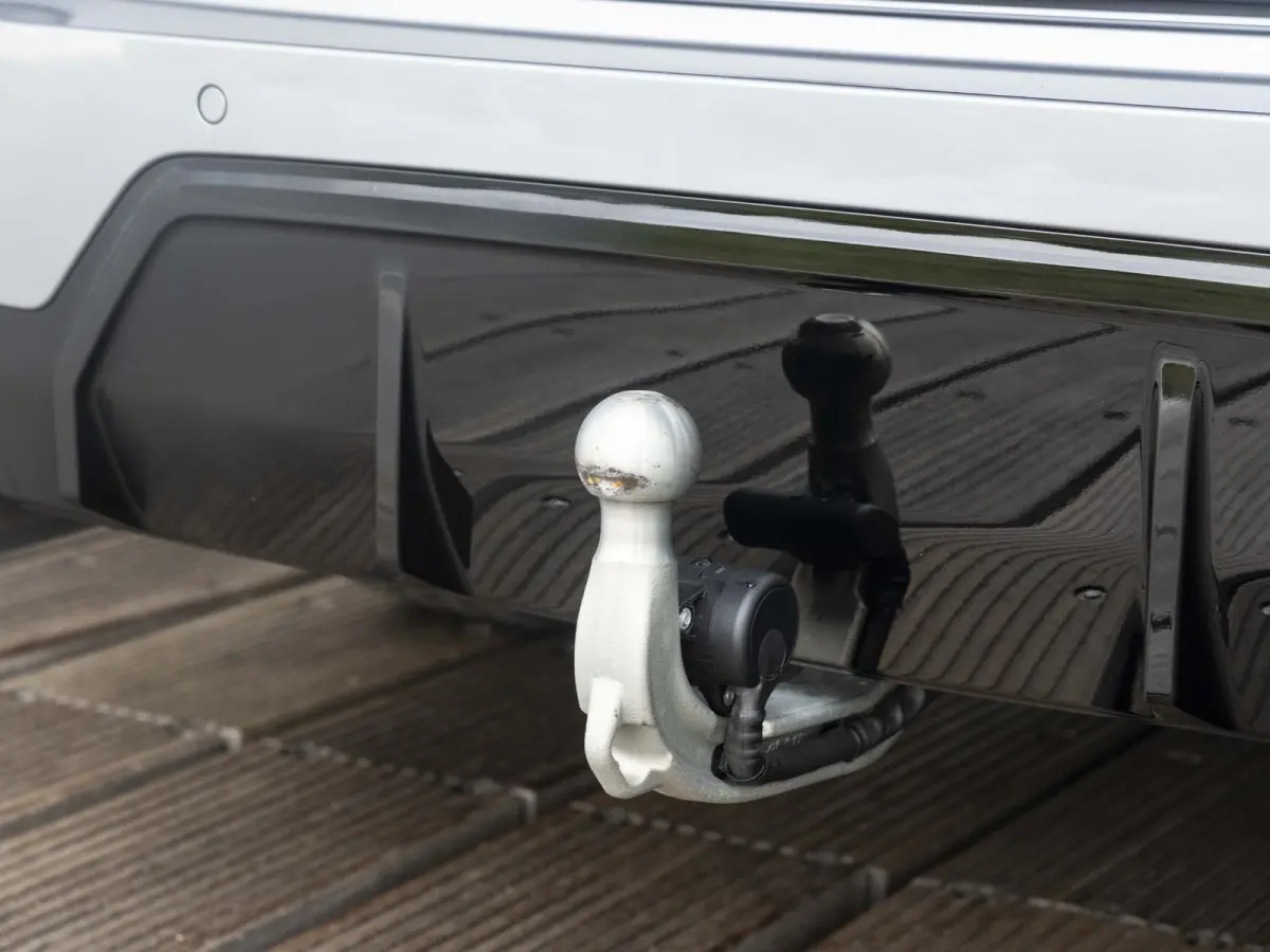 320i | M Sportpakket | Comfort Access | Panoramadak | 18 inch | Active Cruise Control | HIFI | Sportstoelen | Trekhaak