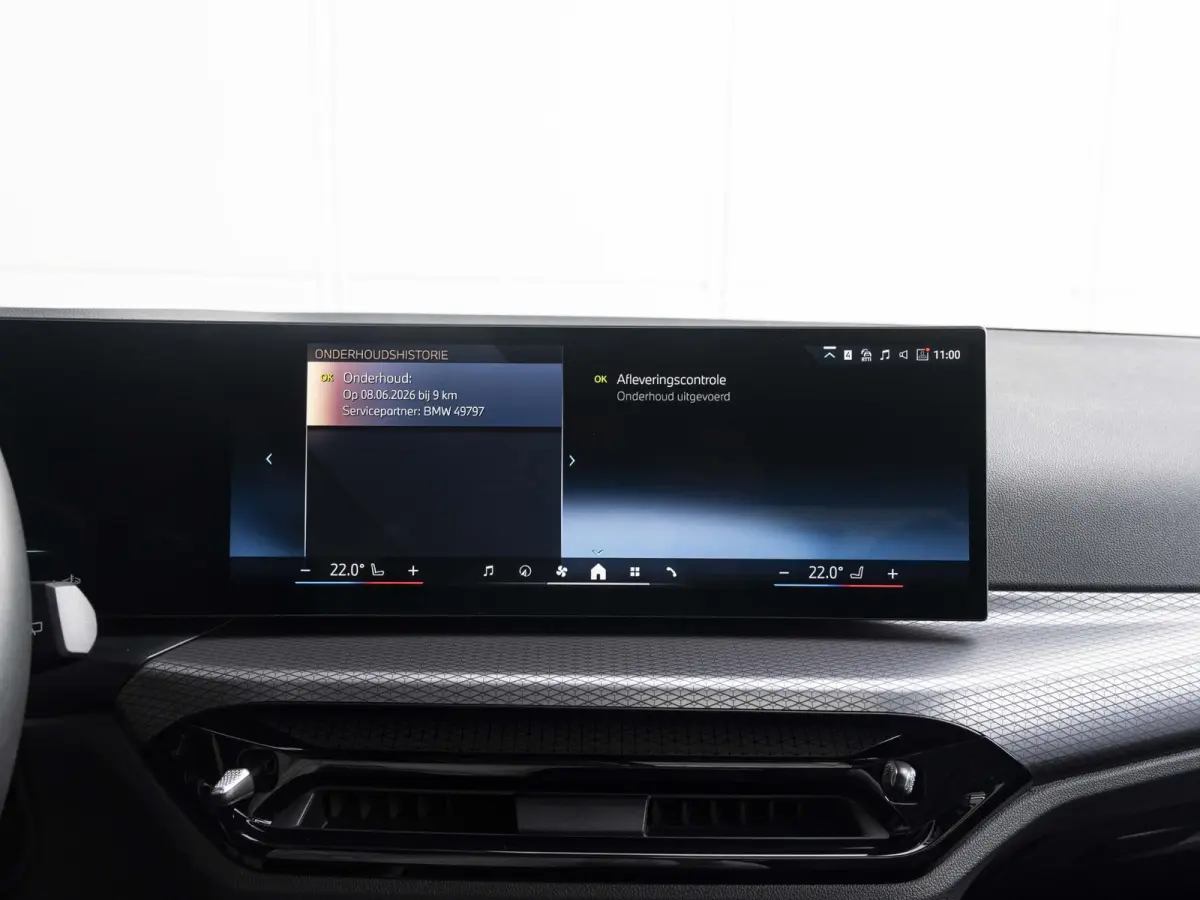320i | M Sportpakket | Comfort Access | Panoramadak | 18 inch | Active Cruise Control | HIFI | Sportstoelen | Trekhaak