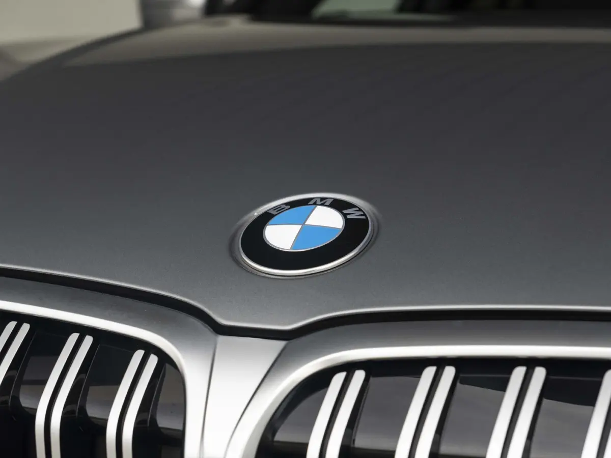 320i | M Sportpakket | Comfort Access | Panoramadak | 18 inch | Active Cruise Control | HIFI | Sportstoelen | Trekhaak