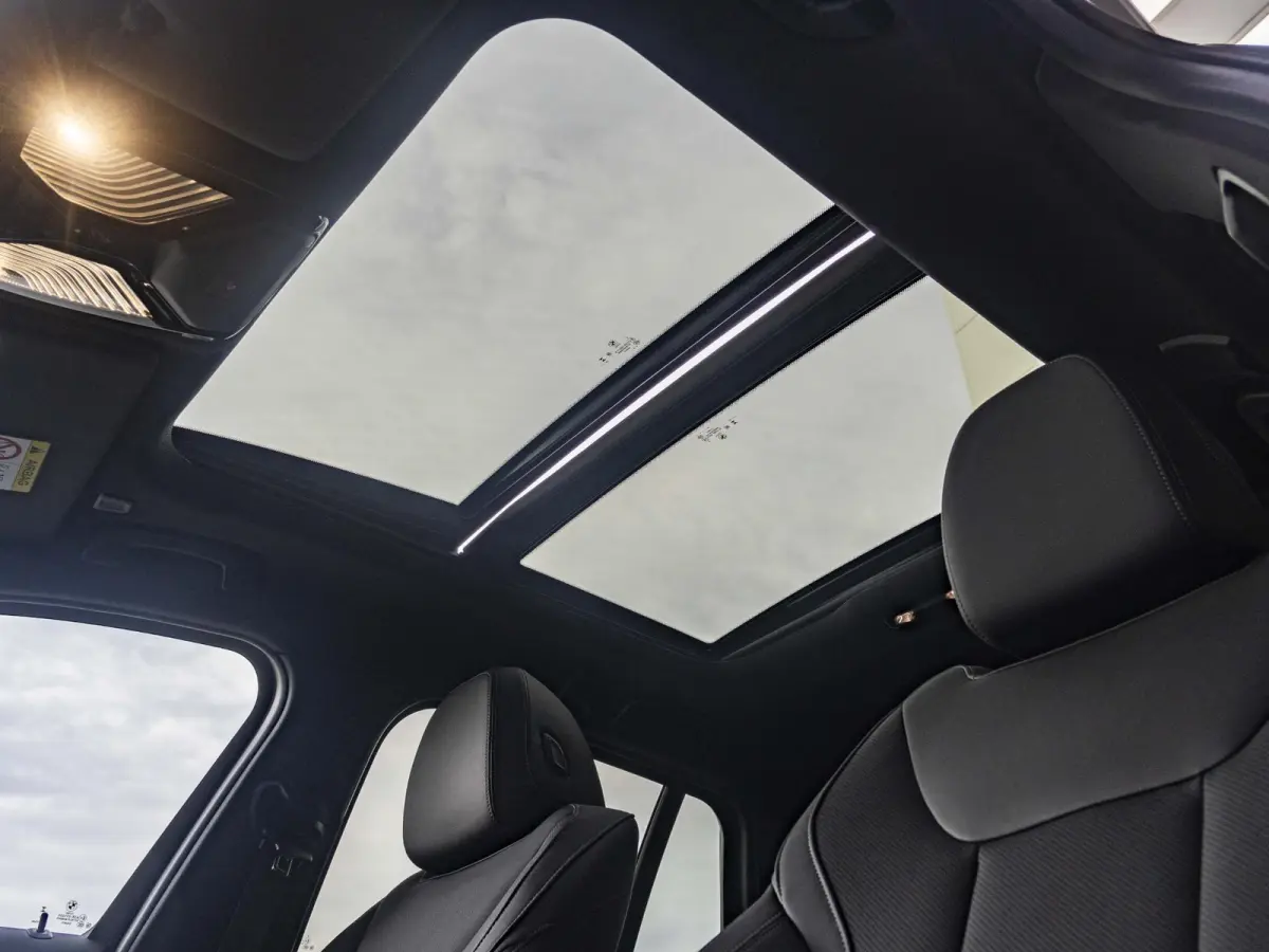 320i | M Sportpakket | Comfort Access | Panoramadak | 18 inch | Active Cruise Control | HIFI | Sportstoelen | Trekhaak