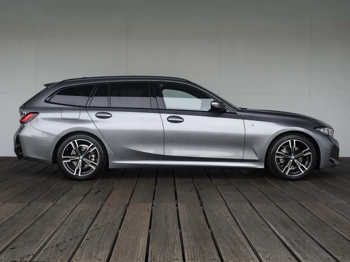 320i | M Sportpakket | Comfort Access | Panoramadak | 18 inch | Active Cruise Control | HIFI | Sportstoelen | Trekhaak