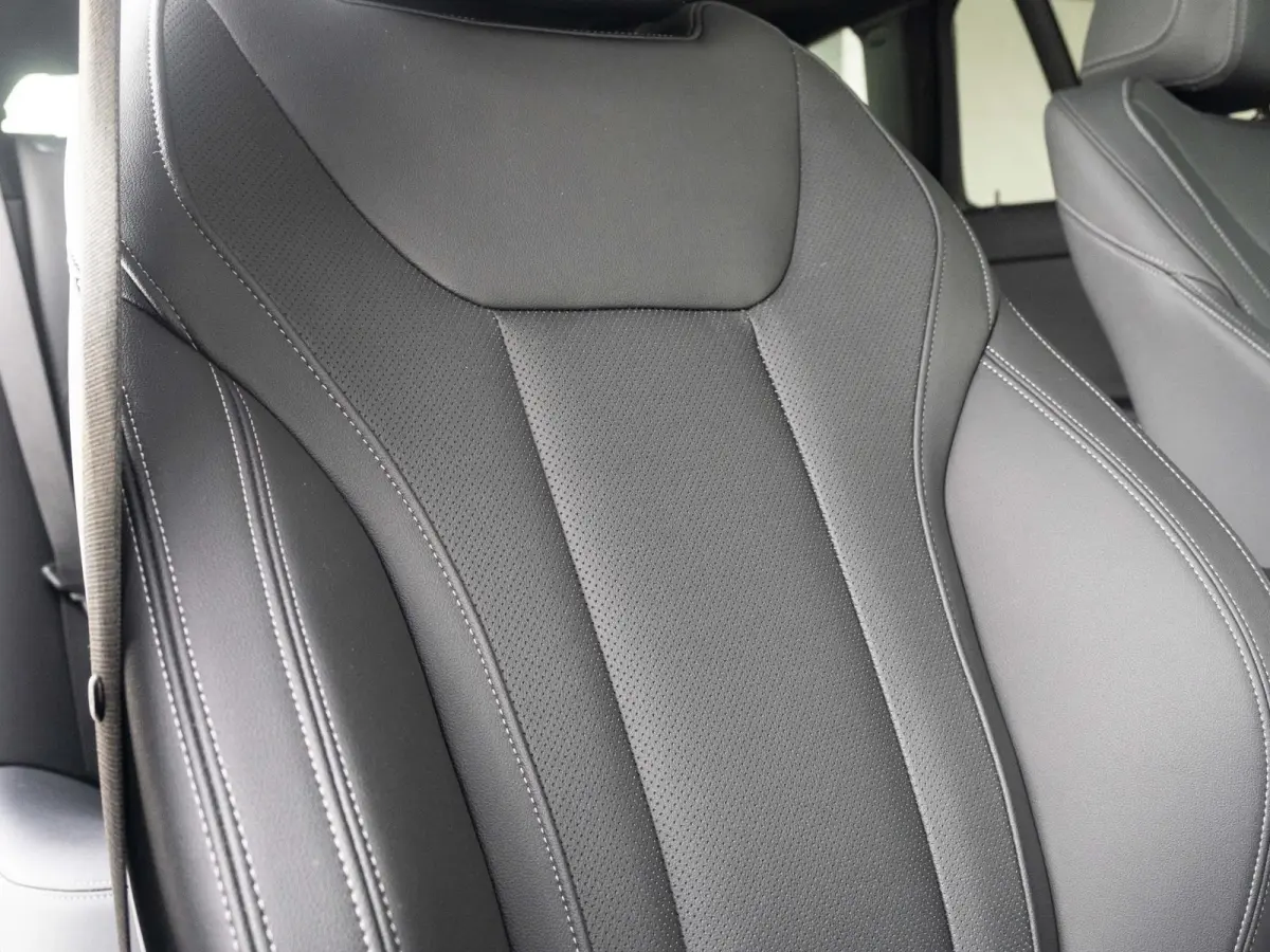 320i | M Sportpakket | Comfort Access | Panoramadak | 18 inch | Active Cruise Control | HIFI | Sportstoelen | Trekhaak