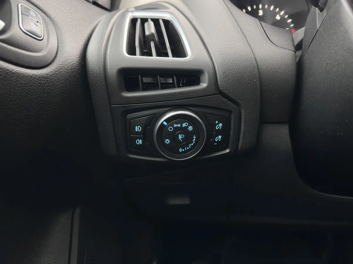 1.5 TDCI Titanium Aut. *NAVI-FULLMAP | HEATED-COMFORTSEATS | BLIND-SPOT | CAMERA | KEYLESS | PRIVACY-GLASS | ECC | PDC | CRUISE | 17''ALU*