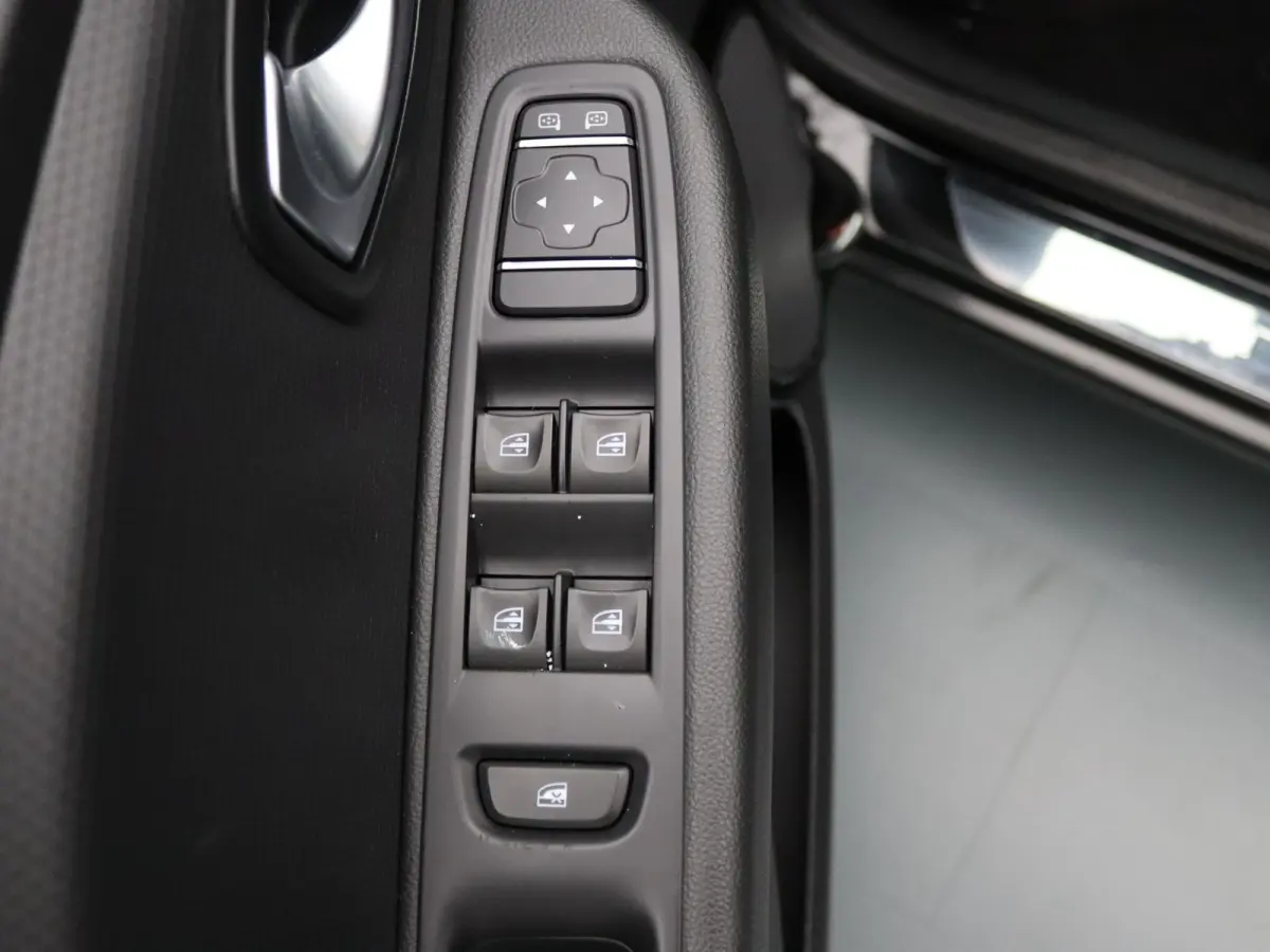 90pk TCe Limited Apple Carplay/Android Auto | Airco