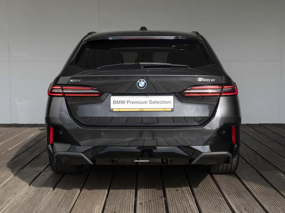 550e xDrive | M Sportpakket Pro | Comfort Access | Driving Assistant Professional | 19 inch | Harman Kardon | Panoramadak | Trekhaak